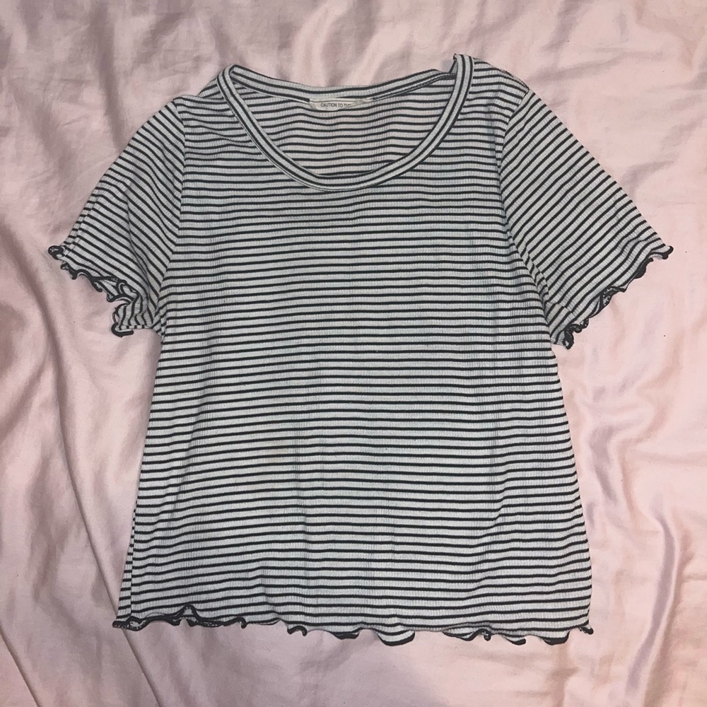 Striped baby crop tee with lettuce trim